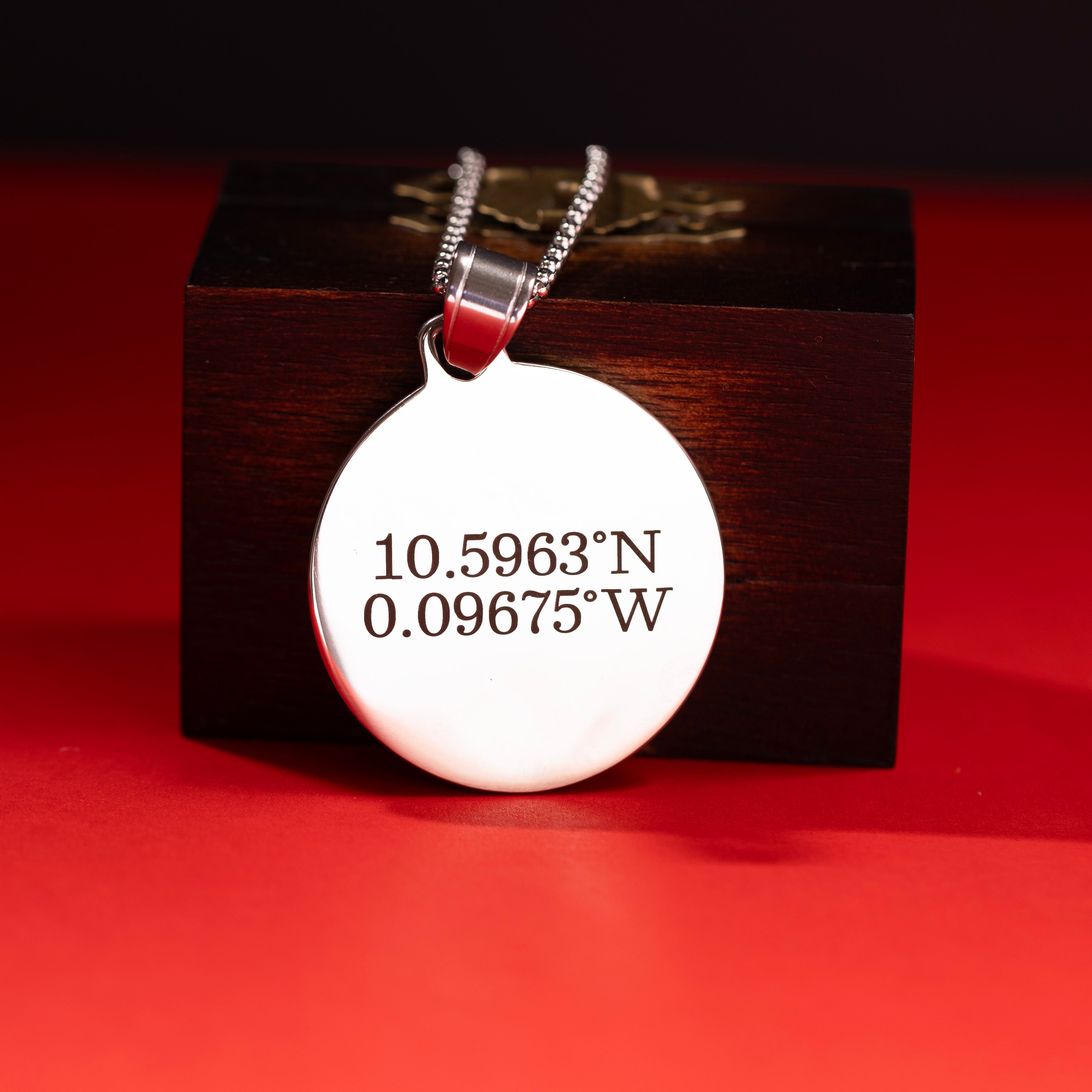 Collier boussole en argent pour homme avec gravure personnalisée
